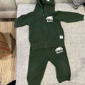 Roots infant varsity green sweatsuit 6-12